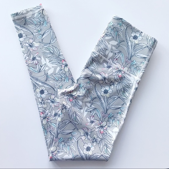 High Waisted Poppy Floral Print Workout Leggings - Picture 5 of 7